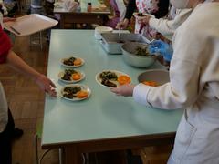 試食会　配膳1