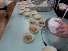 給食　配膳2