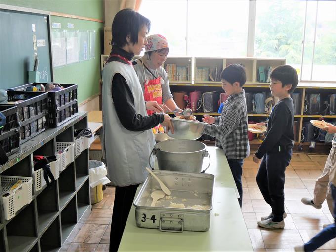 給食1