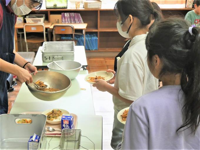 給食3