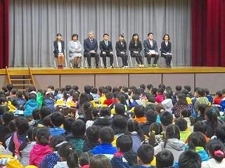 新しく三山小学校にいらっしゃった先生方です。