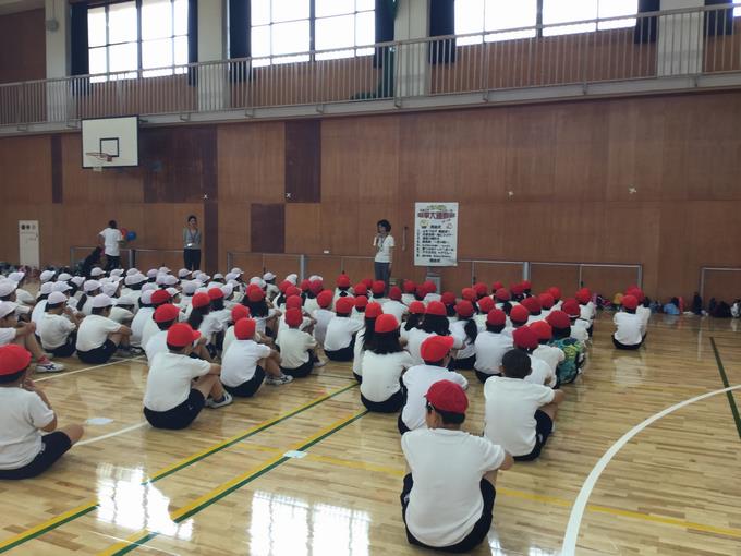雨のため、キャンプファイヤーではなく、大運動会！
