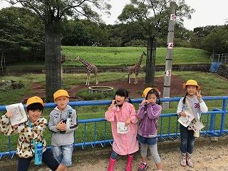 千葉市動物公園のきりんの前