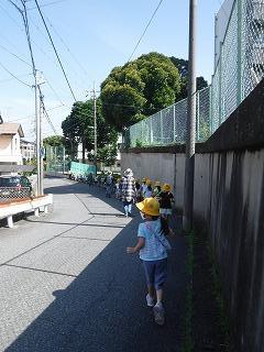 公園まで歩きます