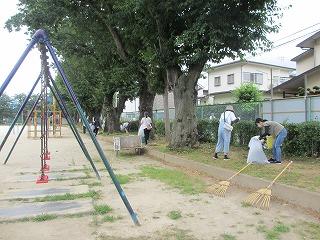 除草作業の様子２