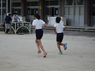 800m走
