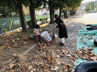 PTA美化委員 毎月掃除