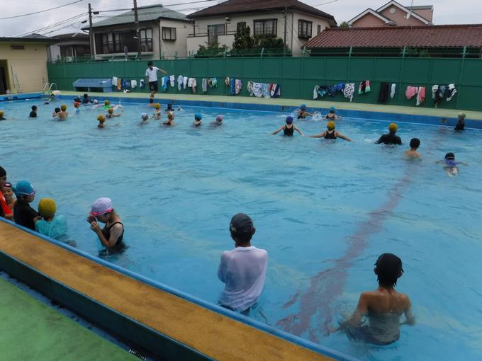 水に入って少し興奮気味