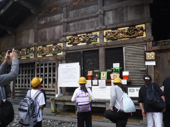 三猿が彫られている神厩舎