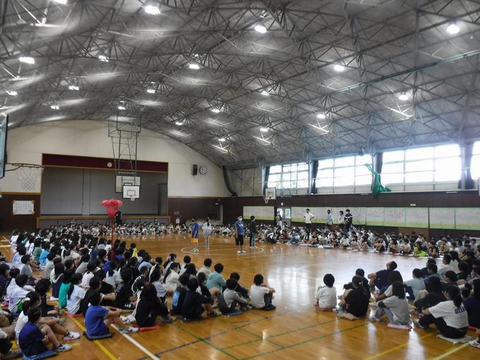 緊張気味の児童会役員
