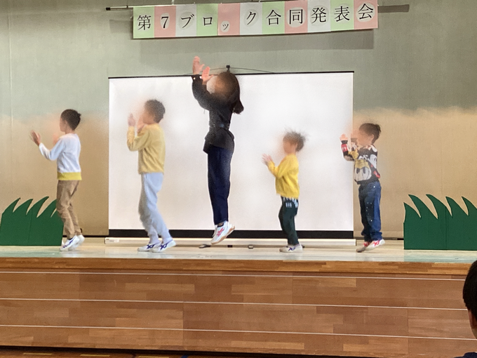 5人でダンス