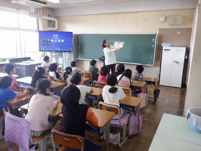 絵本の読み聞かせ