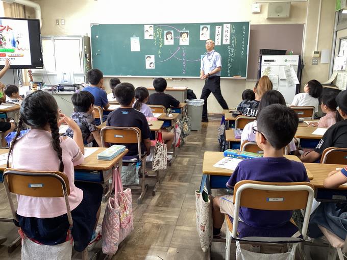 動画を視聴し、登場人物の心情について考えました。