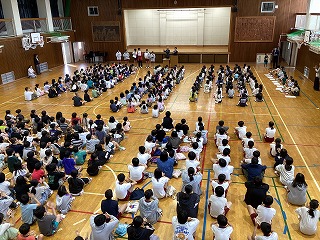 陸上大会や部活動などで頑張った児童への表彰もありました。