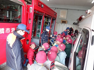 水槽車やポンプ車といった、細かい車輌の説明もしていただきました。