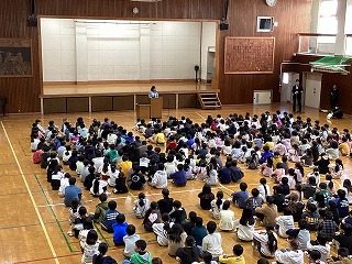 養護教諭からは、健康についての話がありました。