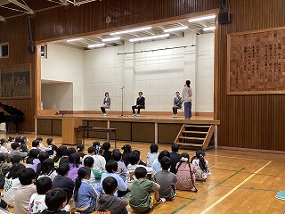 離任式の様子（代表児童のお別れの言葉）