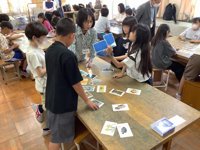カードゲームの様子