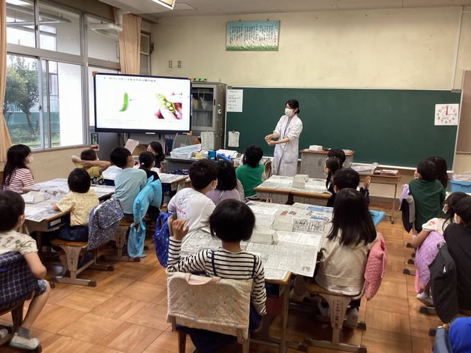 グリンピースの鞘むき1