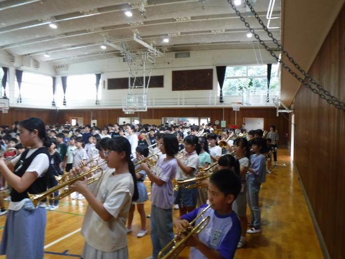 器楽部の演奏で