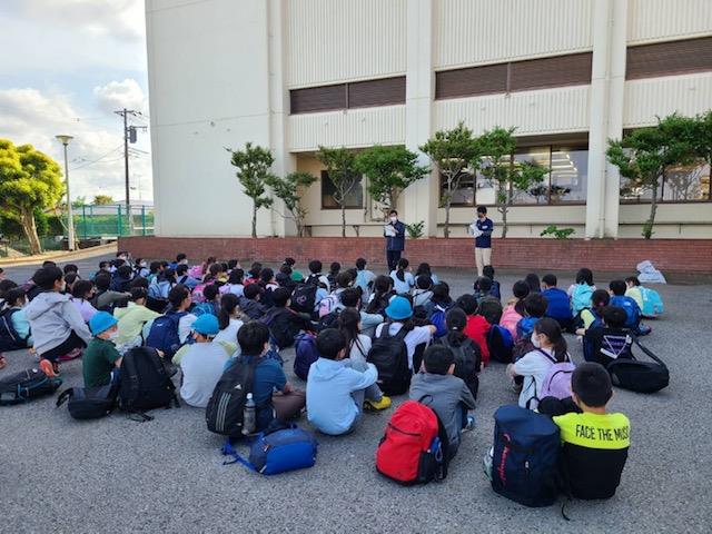 オリエンテーション(津波発生時の屋上階段への避難経路や館内非常口の確認)