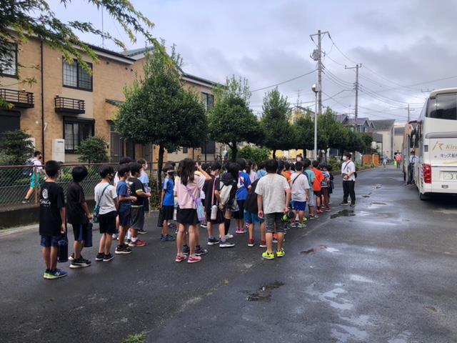 4年生プラネタリウム見学へ