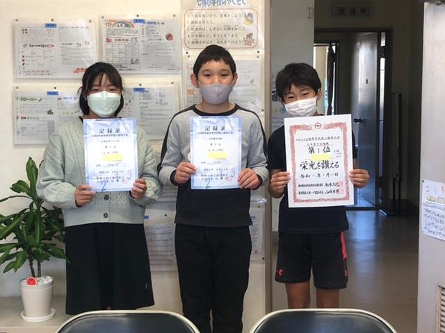 6年女子ジャべリックボール第5位。6年男子80mH第5位。6年男子走り幅跳び第1位。