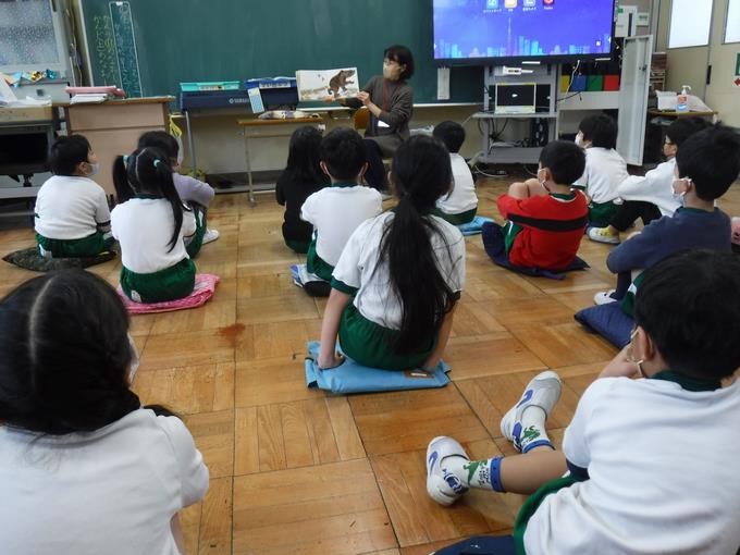 読み聞かせ(1年生)