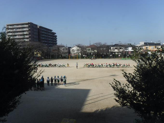 風船割綱引き