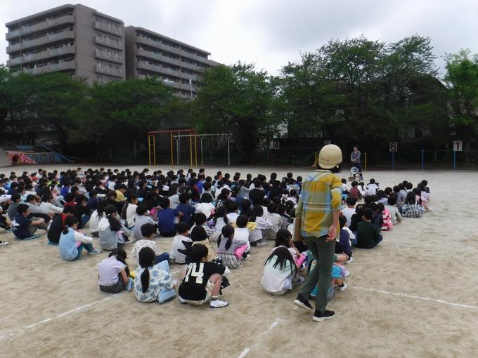 校庭に避難