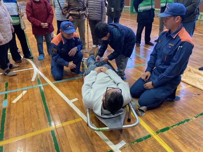 簡易担架の使用法