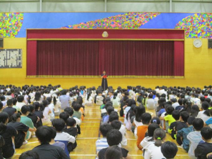 全校朝会の様子