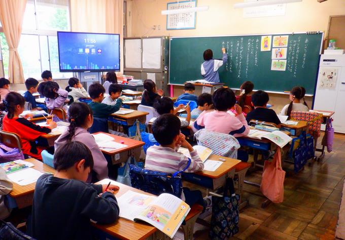 考えを出し合っています