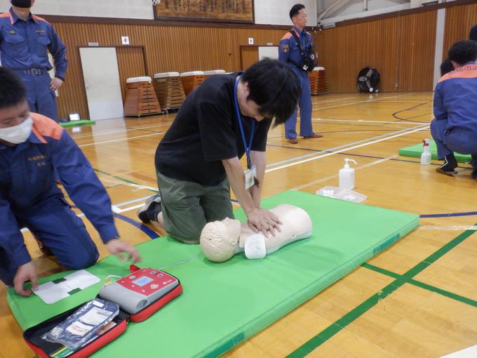 心臓マッサージの練習