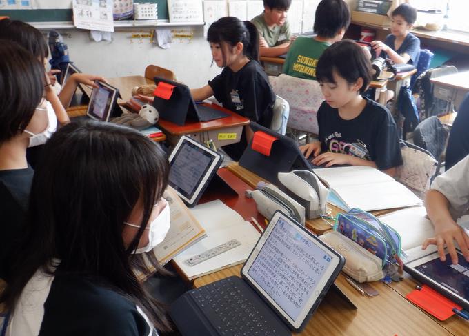 友達の意見を読んで考えています