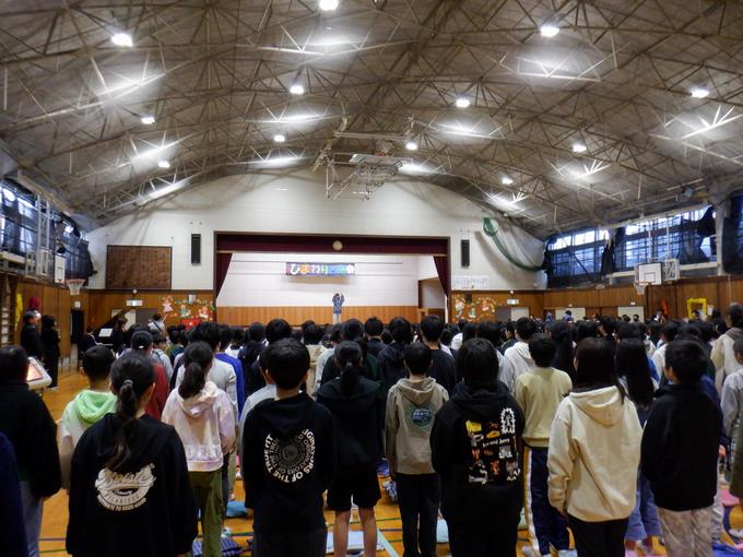 全体合唱「夢の世界を」