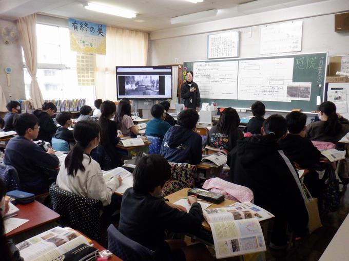 様々な資料を使って学習しています