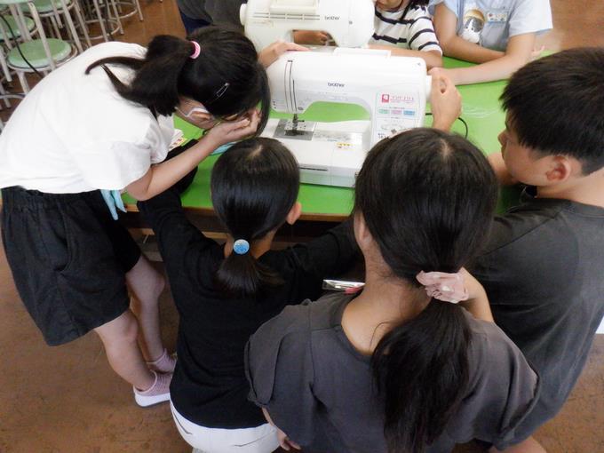 下糸の出し方を学んでいます