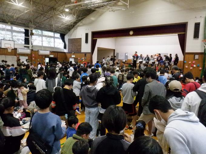 体育館でのビンゴ大会