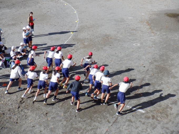 元気に走り出す子供たち