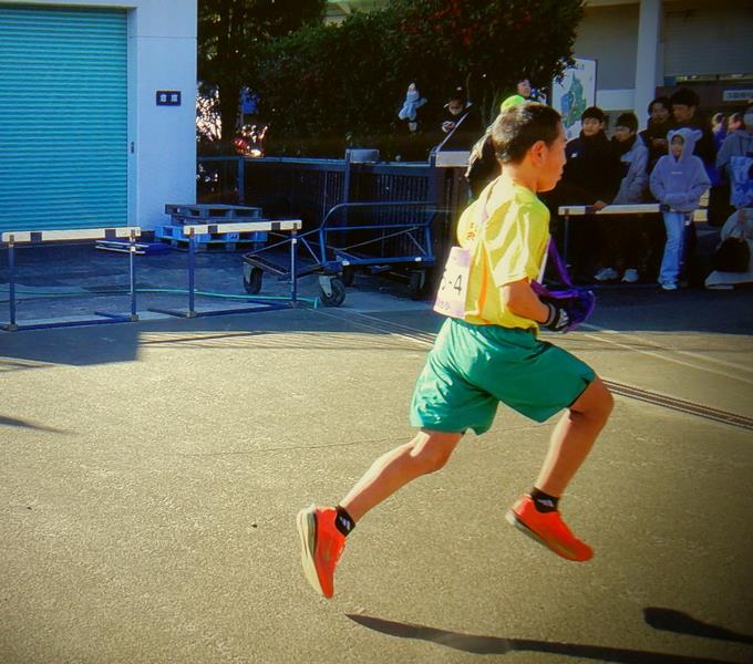 選手の力強い走り