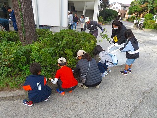草とり1