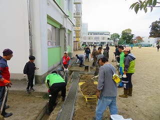側溝10