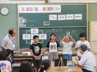 みんなの前で紹介