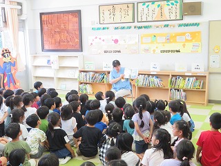 読み聞かせの様子