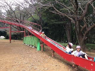 ローラーすべり台で遊んだよ
