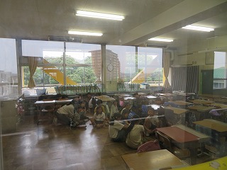 教室での避難