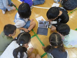 通学路の危険箇所を確認