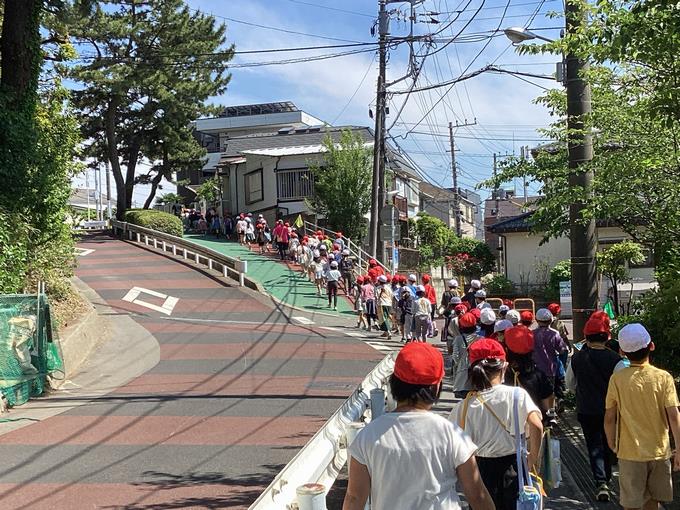 気をつけて歩きます