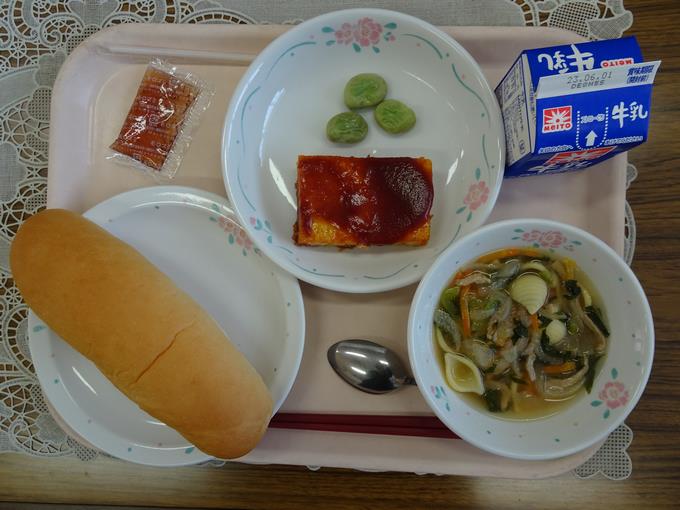 給食（１年生は空豆２粒）